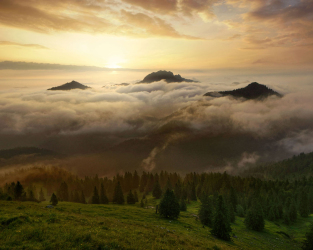 bayerische-alpen-gipfel-nebelmeer-1406210535