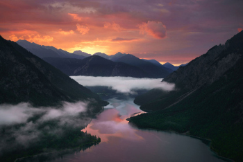 bergsee-sonnenaufgang-alpen-1706020532