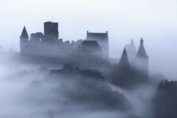 burg-nebel-geheimnisvoll-mystisch-1610160723
