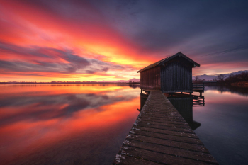 chiemsee-chiemgau-bootshaus-sonnenaufgang-1911270715