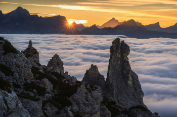 dolomiten-felsturm-felsen-berge-sonnenaufgang-2210160736