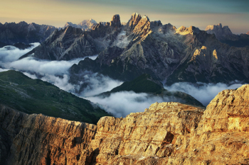dolomiten-sonnenaufgang-gipfel-berge-1708200628