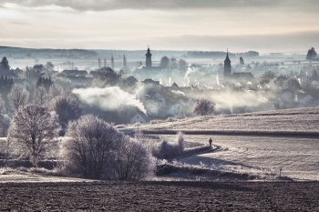 dorf-stadt-winter-kamine-rauchen-1901230843