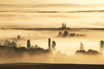 eifel-maifeld-landschaft-sonnenaufgang-1809250806