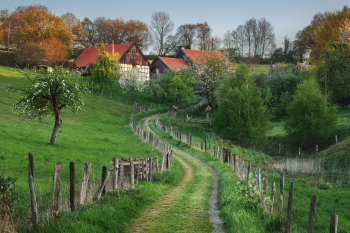 fachwerk-fruehling-landschaft-deutschland-2004220542
