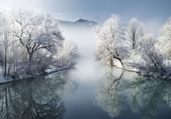 fluss-see-raureif-baeume-alpen-1501011158