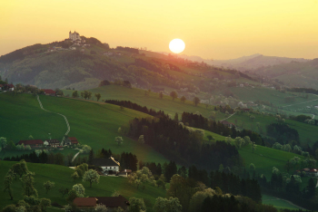 kirche-berg-sonnenaufgang-1804190509