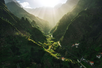 madeira-landschaft-gruen-tal-1903220948