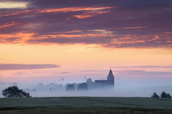 mecklenburg-vorpommern-dorf-kirche-1906020336