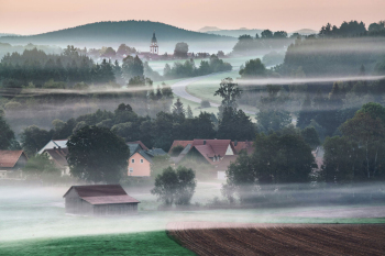 oberpfaelzer-wald-landschaft-dorf-1809200702