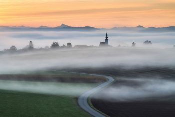 rupertiwinkel-landschaft-kirche-2110270634