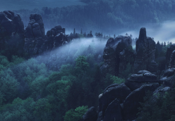 saechsische-schweiz-felsen-blaue-stunde-1705142113