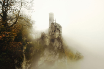schloss-lichtenstein-schwaebische-alb-herbst-1610291128