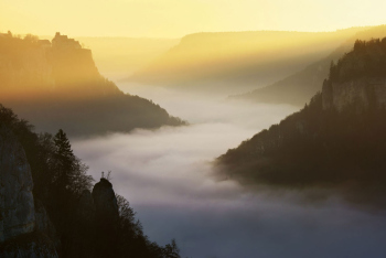 schwaebische-alb-schlucht-tal-nebel-1804070610