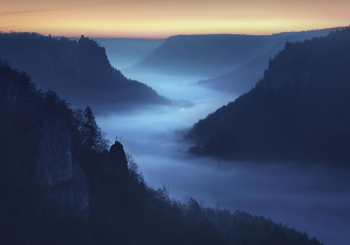 schwaebische-alb-tal-nebel-1804070507