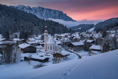 chiemgau-winter-dorf-kirche-2101270734