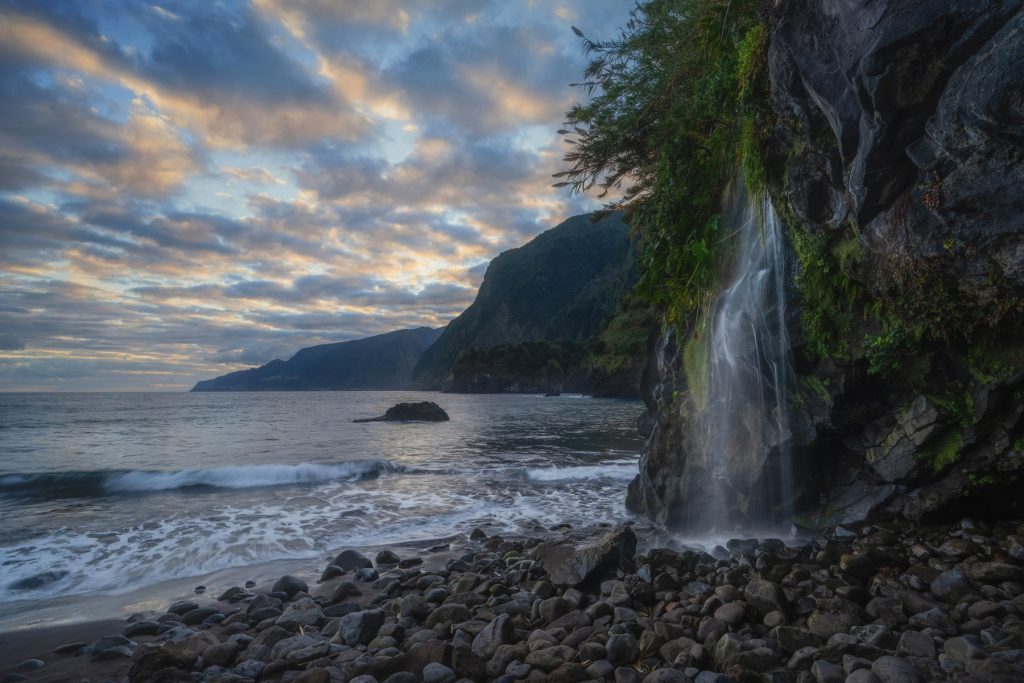 Seixal Wasserfall Strand